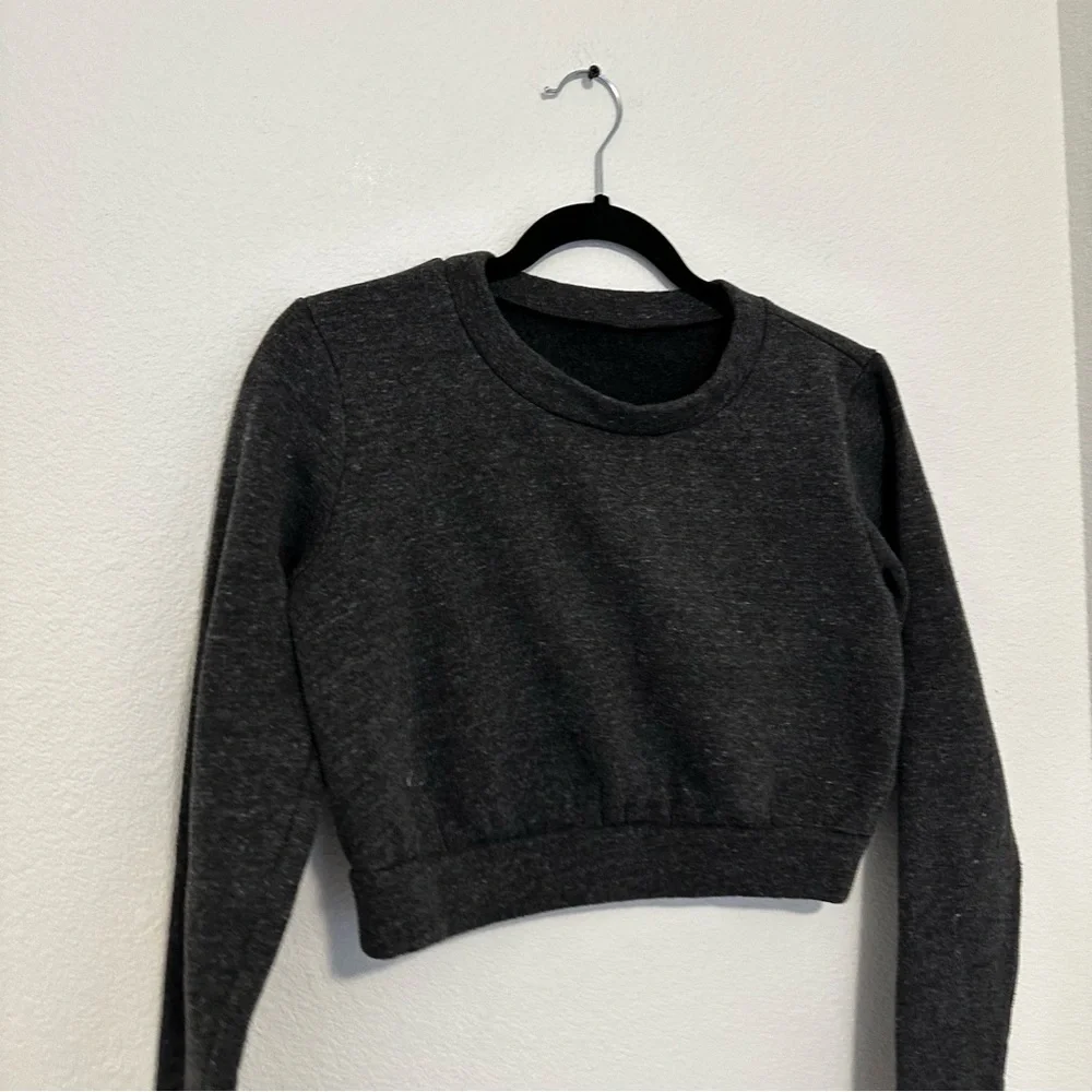 ALO Yoga Elite Long Sleeve Crop Top Sweatshirt Fleece Lined Charcoal Size Small